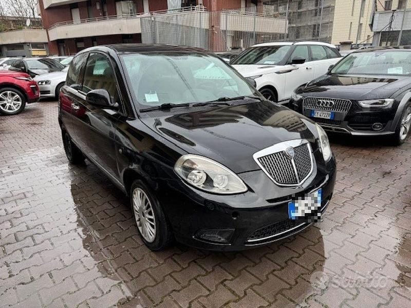 Usata Lancia Ypsilon Platinum 69 CV (50 kW) 2012 Nero Utilitaria