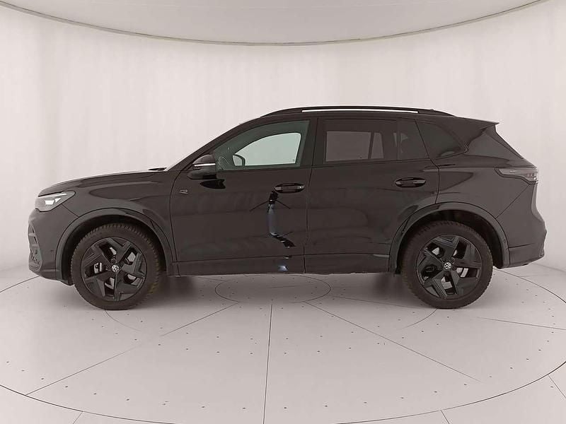 Usata VW Tiguan R-line 193 CV (141 kW) 2024 2t deep black perlato SUV