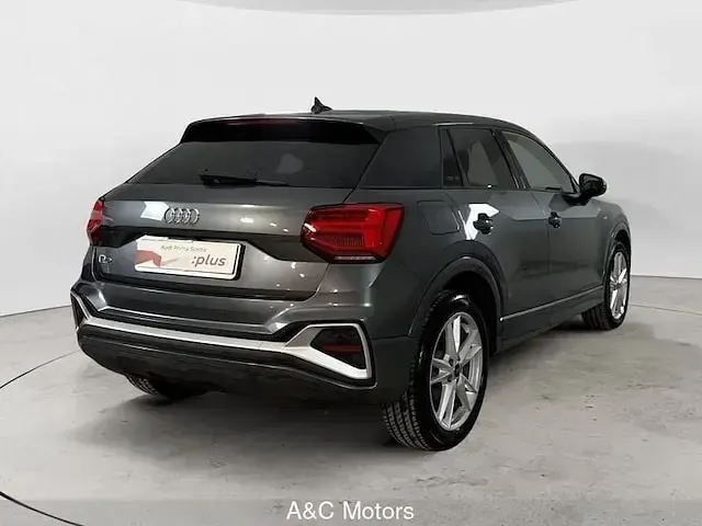 Usata Audi Q2 Ambiente 150 CV (110 kW) 2024 Grigio daytona perla SUV