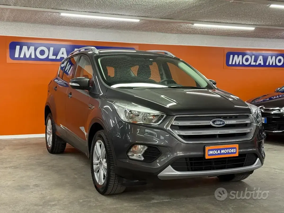 Usata Ford Kuga Titanium 120 CV (88 kW) 2017 Grigio SUV
