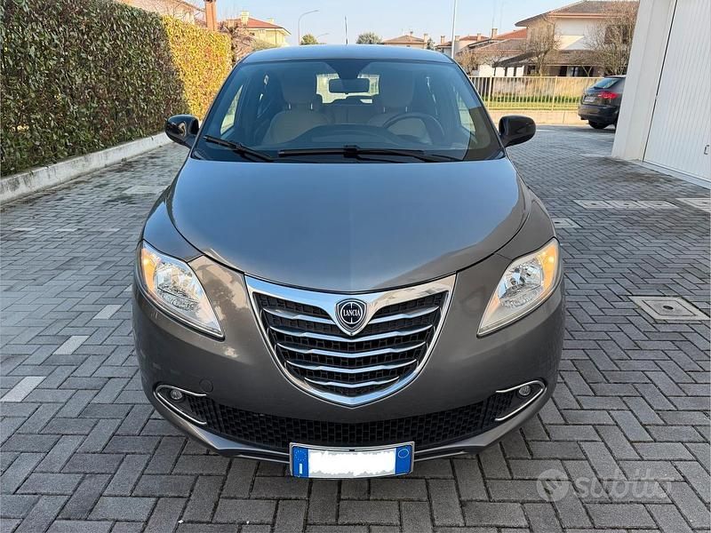 Usata Lancia Ypsilon Gold 95 CV (69 kW) 2014 Grigio Utilitaria