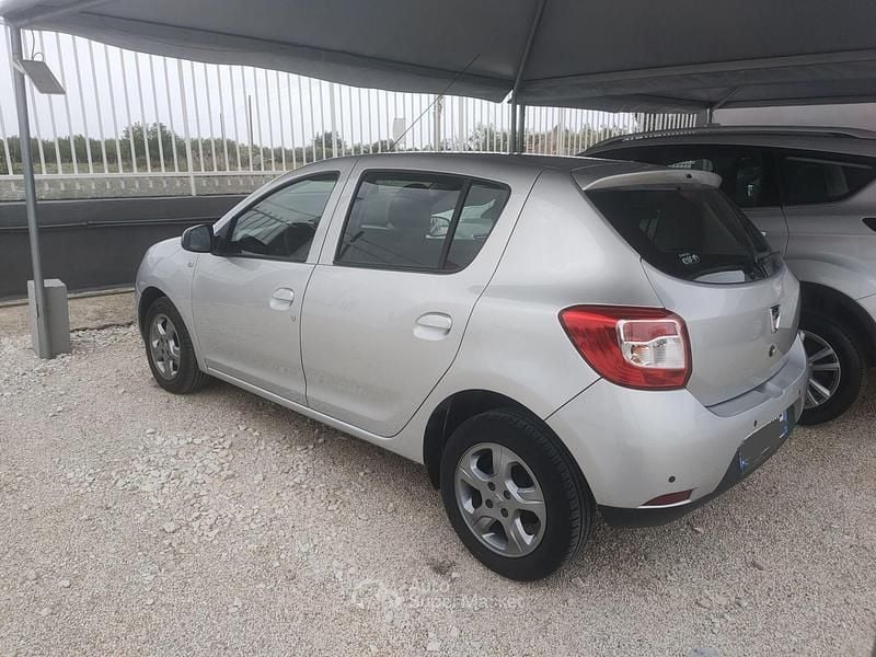 Usata Dacia Sandero Lauréate 75 CV (55 kW) 2016 Argento Utilitaria