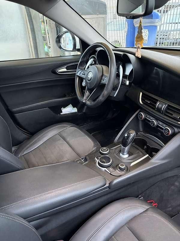 Usata Alfa Romeo Giulia Business 179 CV (131 kW) 2016 Berlina