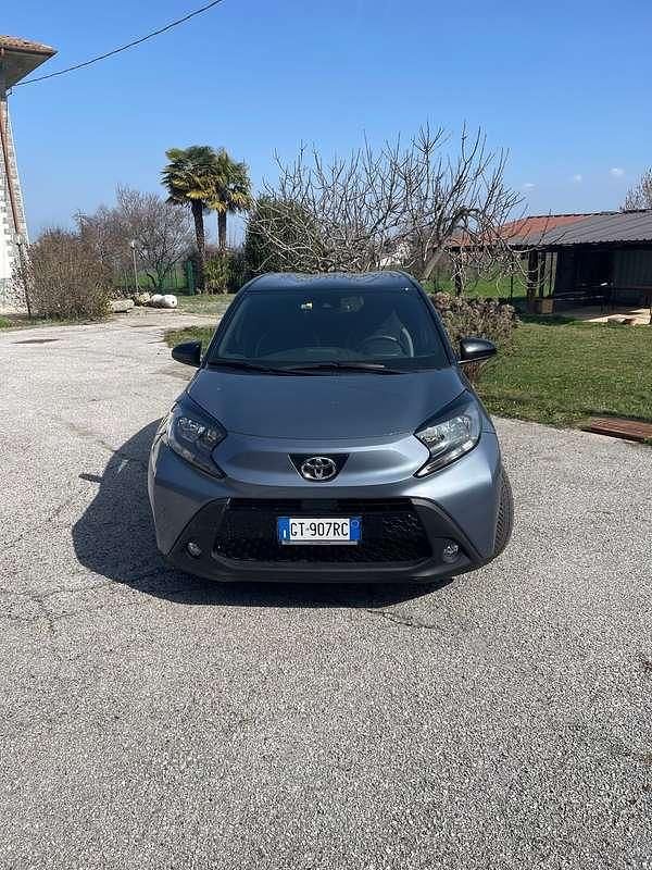 Usata Toyota Aygo X Trend 72 CV (52 kW) 2024 Grigio SUV