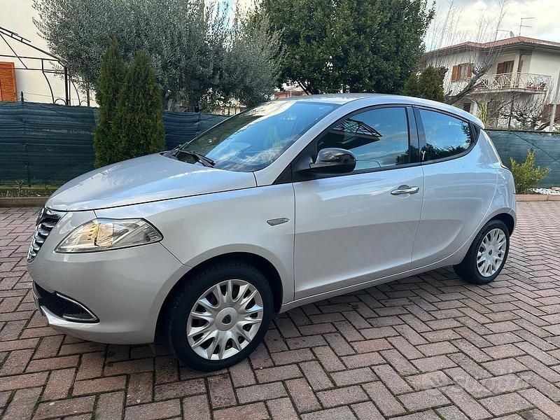 Usata Lancia Ypsilon Platinum 69 CV (50 kW) 2014 Grigio Utilitaria