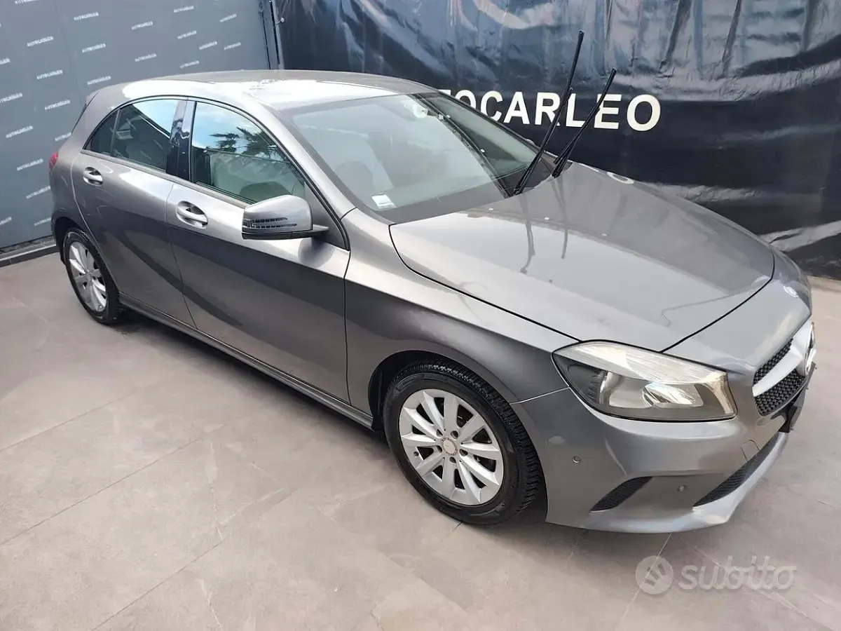 Usata Mercedes A180 109 CV (80 kW) 2016 Grigio Utilitaria