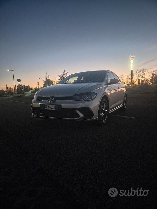 Usata VW Polo R-line 110 CV (80 kW) 2021 Grigio Berlina