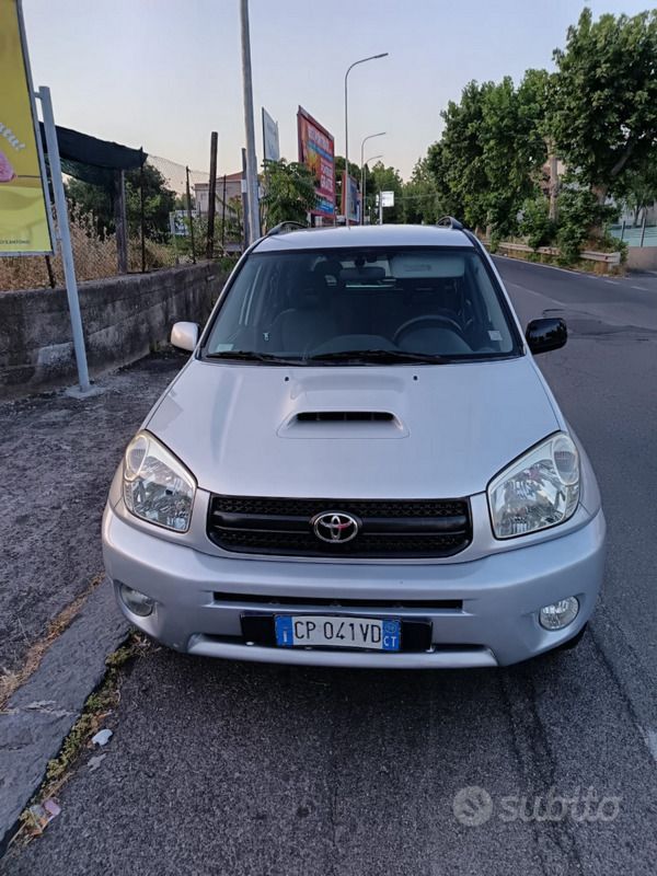 Grigio Usata 2004 Toyota RAV4 SUV | 3000 € (Molto cara) - Immagine 1/1
