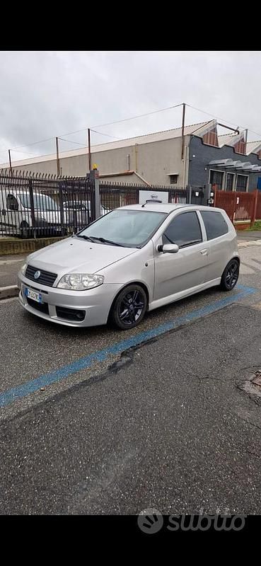 Usata Fiat Punto 101 CV (74 kW) 2004 Grigio Utilitaria