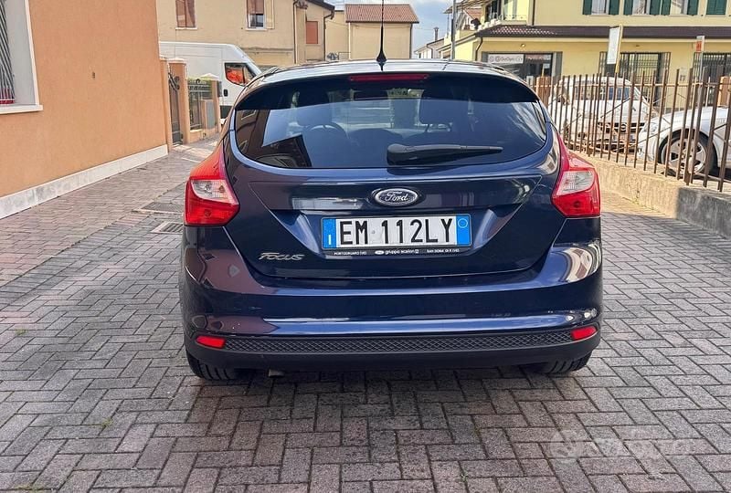 Usata Ford Focus Titanium 116 CV (85 kW) 2012 Blu Berlina