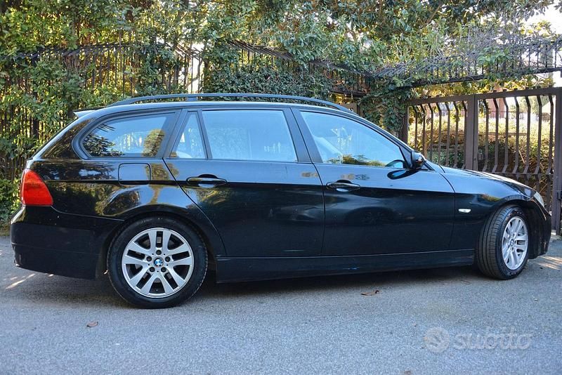 Usata BMW 318 143 CV (105 kW) 2007 Nero Station wagon