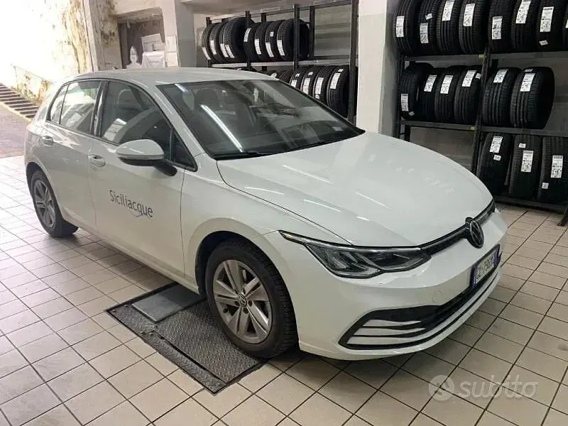 Usata VW Golf VIII Life 116 CV (85 kW) 2022 Bianco Berlina
