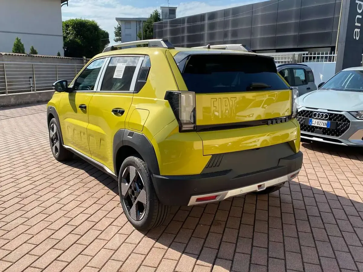 Nuova Fiat Grande Panda La Prima 101 CV (74 kW) 2026 Giallo Utilitaria