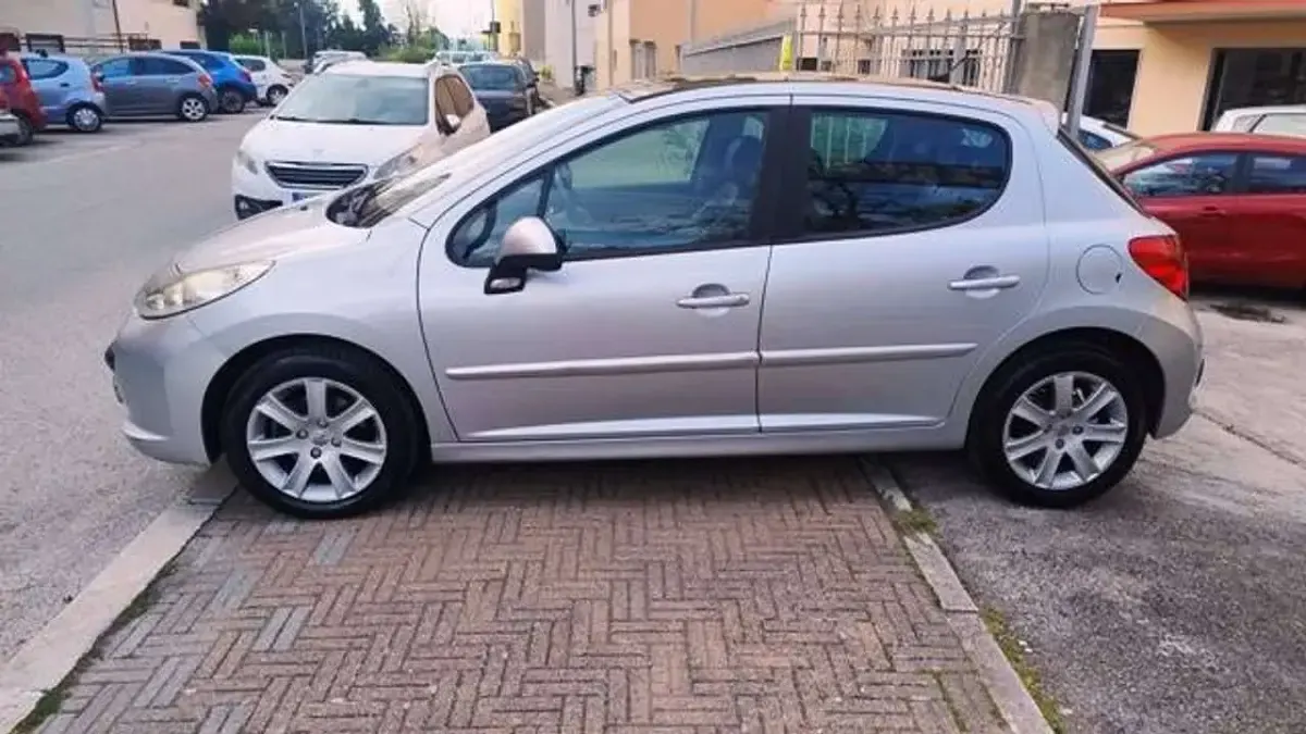 Usata Peugeot 207 109 CV (80 kW) 2007 Argento Berlina