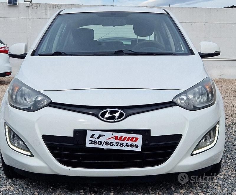 Usata Hyundai i20 Edition 74 CV (54 kW) 2013 Bianco Utilitaria