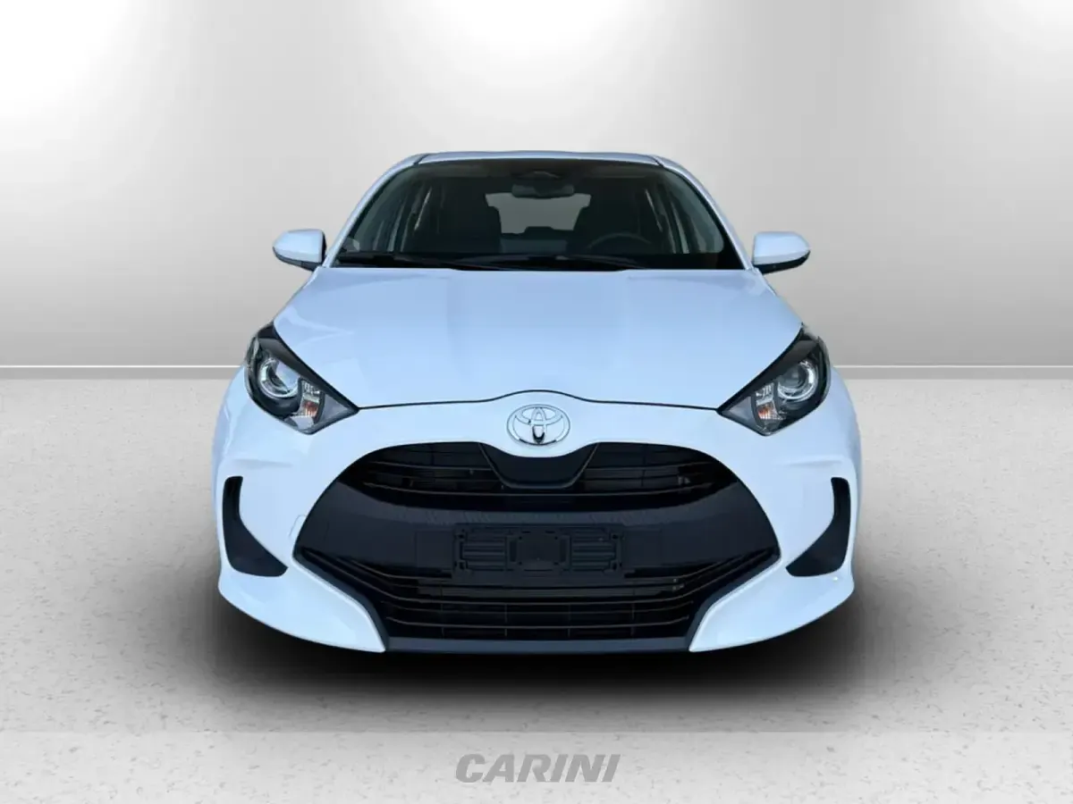 Nuova Toyota Yaris Hybrid Active 116 CV (85 kW) 2026 Bianconero Berlina