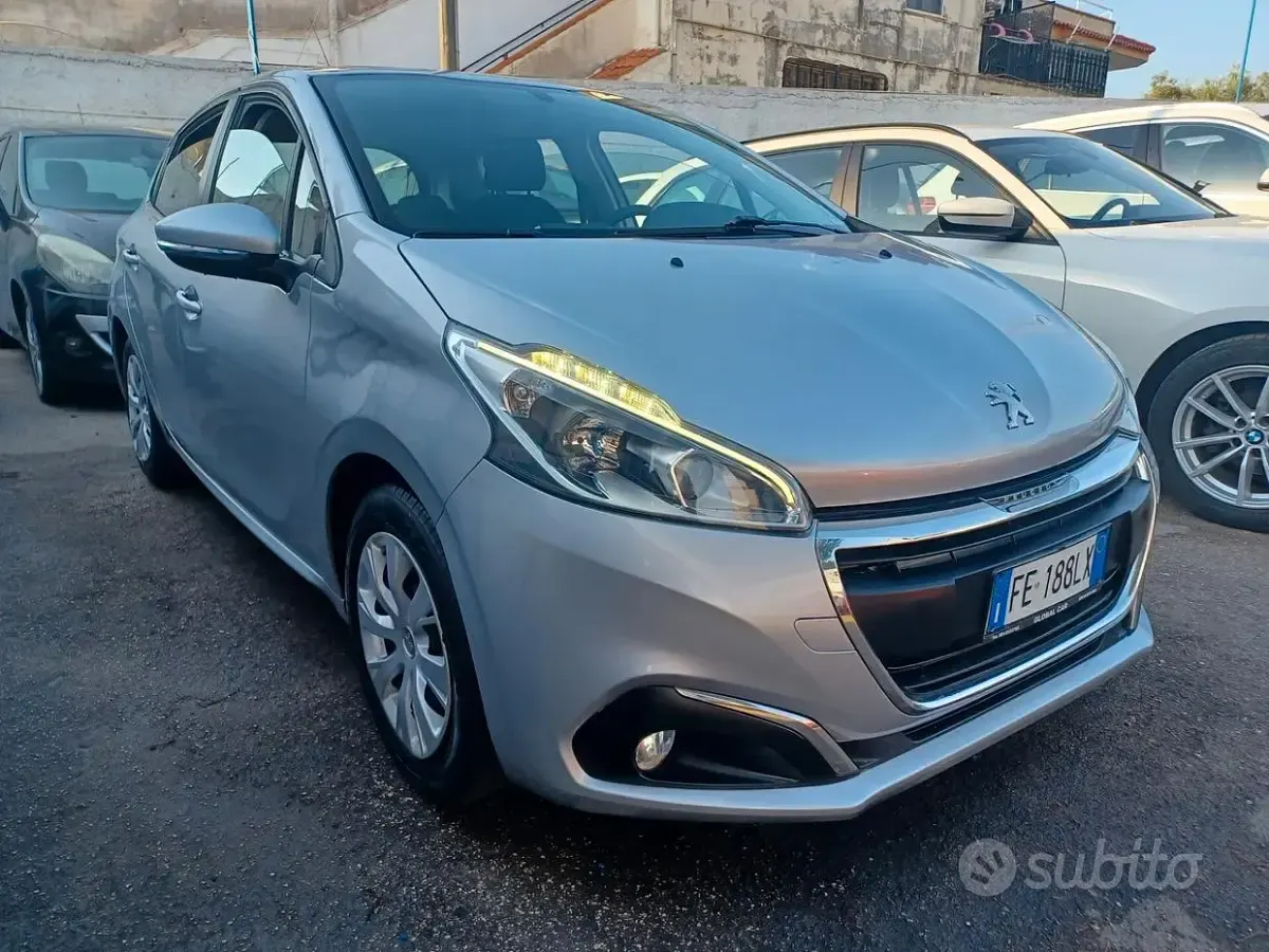 Usata Peugeot 208 82 CV (60 kW) 2016 Grigio Utilitaria