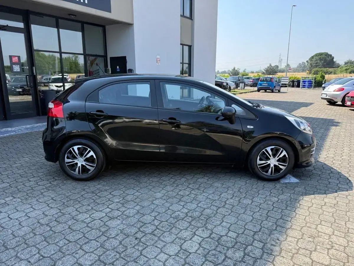 Usata Kia Rio Active 85 CV (62 kW) 2016 Nero Utilitaria