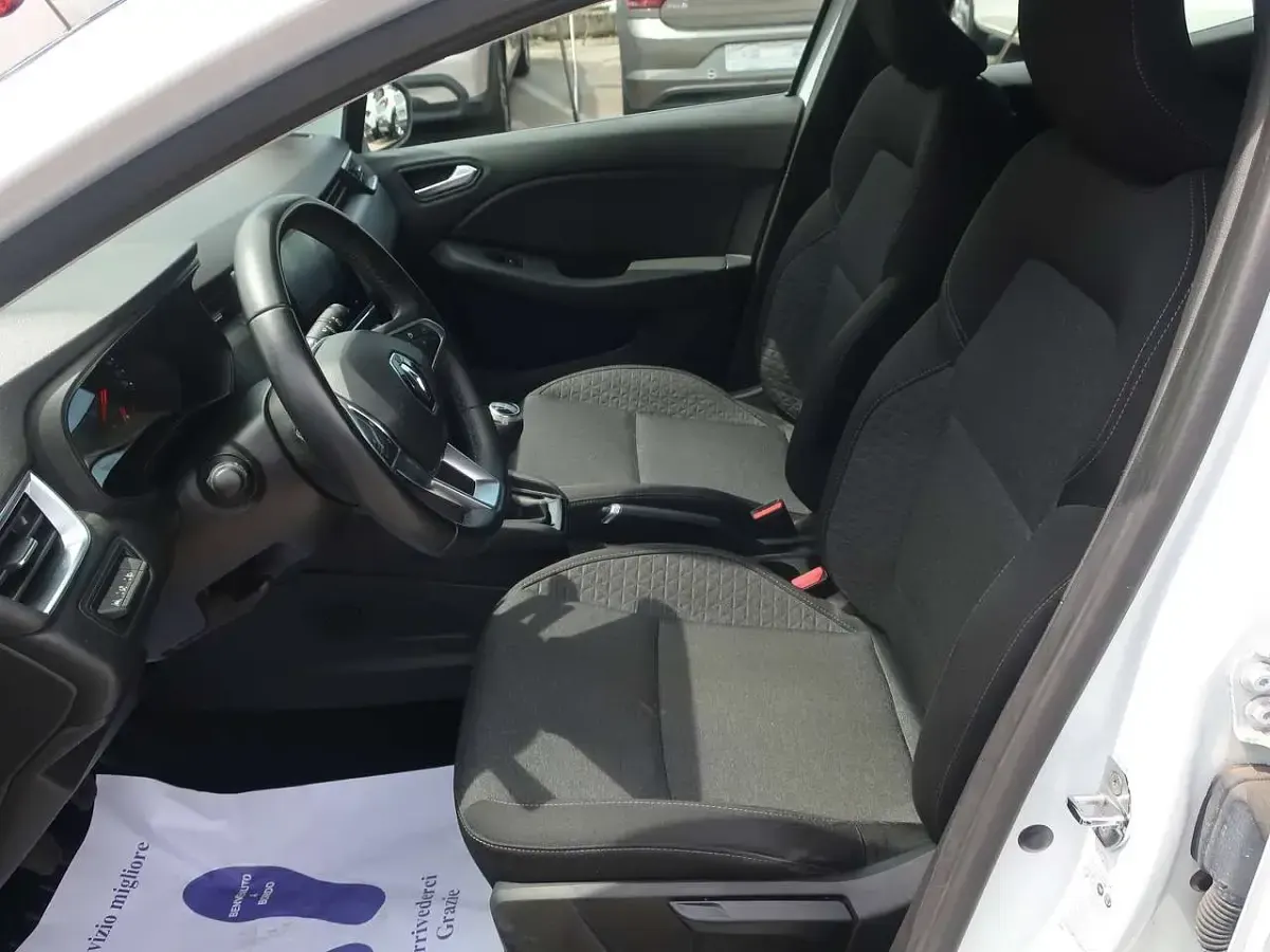 Usata Renault Clio V Business 91 CV (66 kW) 2022 Bianco pastello Berlina