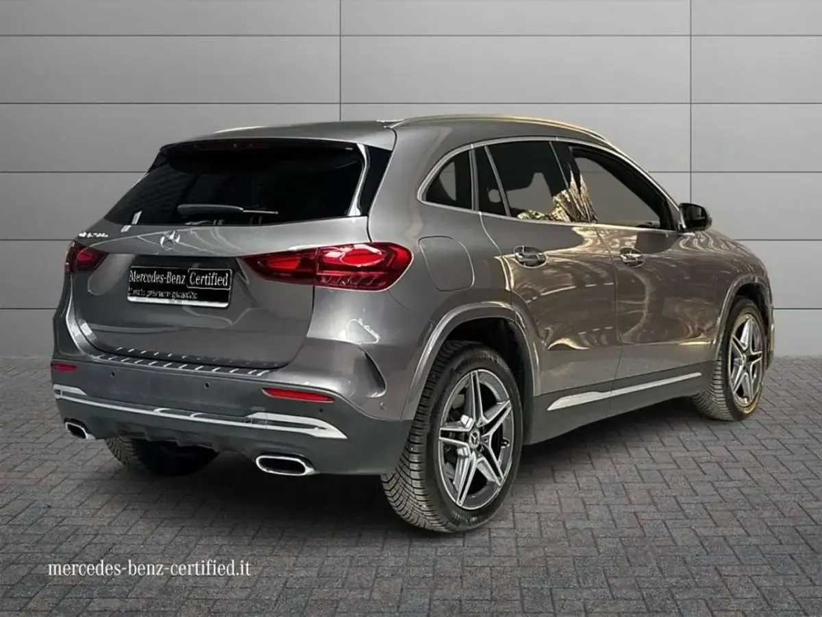 Usata Mercedes GLA250 AMG Line Premium 163 CV (119 kW) 2024 Grigio montagna SUV
