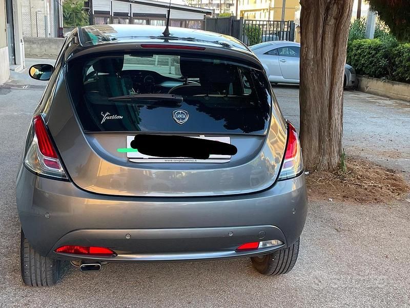 Usata Lancia Ypsilon Gold 95 CV (69 kW) 2015 Utilitaria