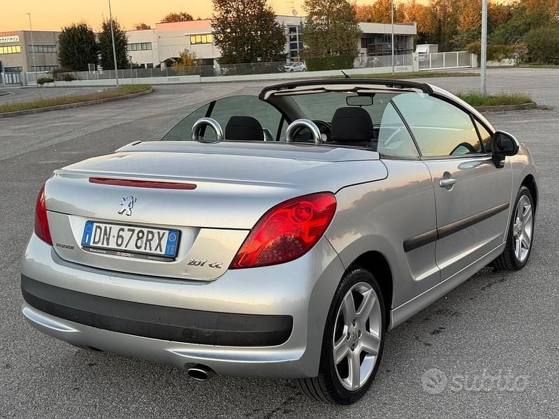 Usata Peugeot 207 CC 120 CV (88 kW) 2008 Grigio Cabrio