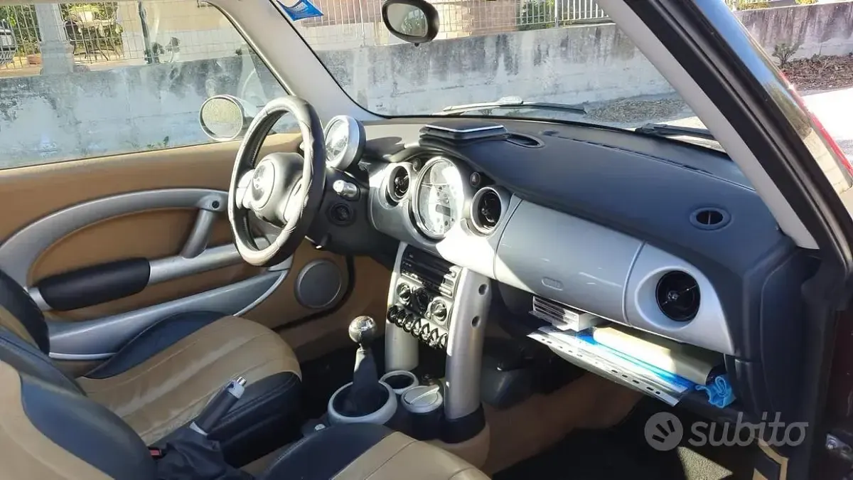 Usata Mini Cooper 116 CV (85 kW) 2002 Marrone Utilitaria