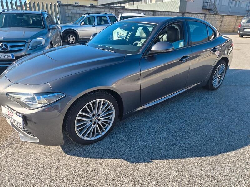 Grigio Usata 2018 Alfa Romeo Giulia Super Tre volumi | 17.999 € (Buon prezzo) - Immagine 1/4