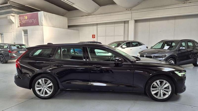 Usata Volvo V60 Momentum 197 CV (144 kW) 2021 Nero Station wagon