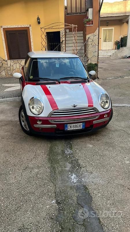 Rosso Usata 2004 Mini ONE Due volumi | 1850 € (Ottimo prezzo) - Immagine 1/4