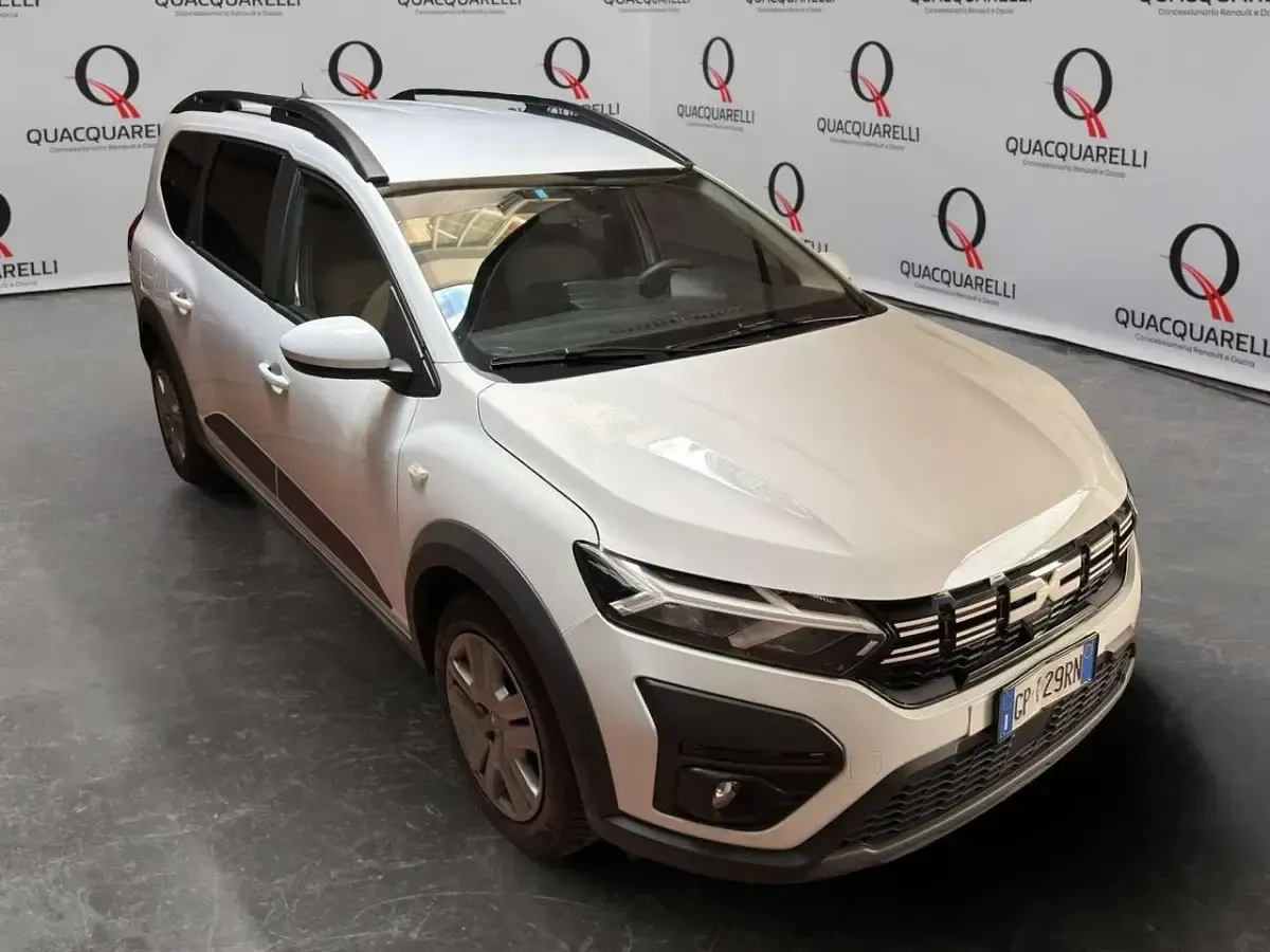 Usata Dacia Jogger Expression 101 CV (74 kW) 2023 Bianco Monovolume