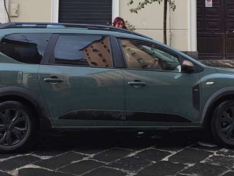 Usata 2023 Dacia Jogger Extreme | 18.500 € (Cara) - Immagine 1/4