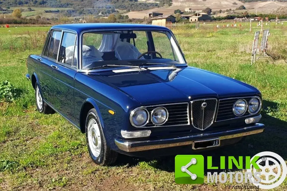 Usata Lancia 2000 116 CV (85 kW) 1972 Blu Berlina