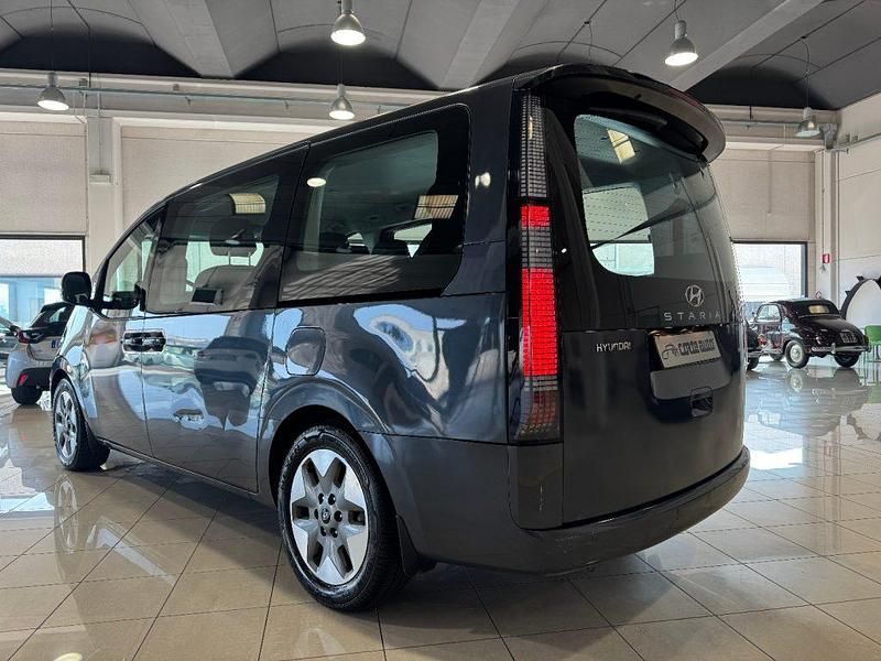 Usata Hyundai Staria 177 CV (130 kW) 2023 Grigio scuro Monovolume