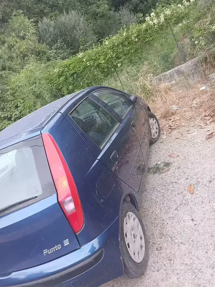 Usata Fiat Punto 60 CV (44 kW) 2002 Bluazzurro Utilitaria