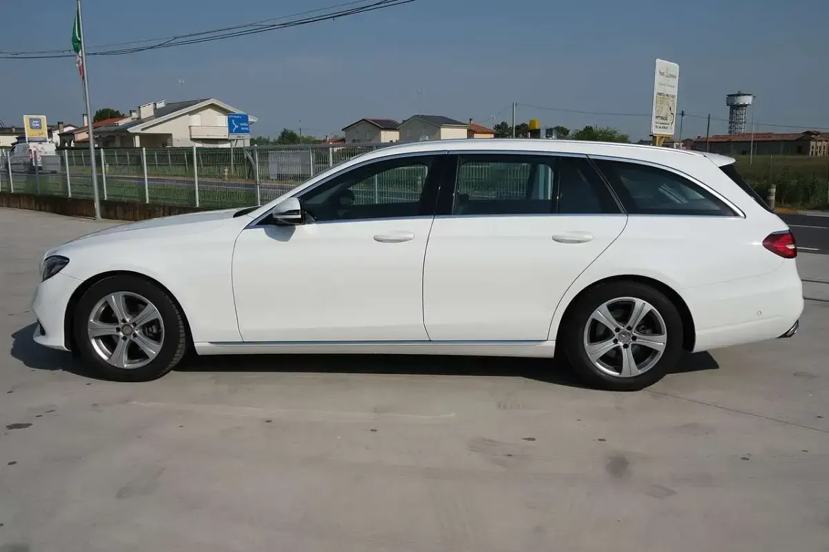 Usata Mercedes E220 194 CV (142 kW) 2017 Bianco Station wagon