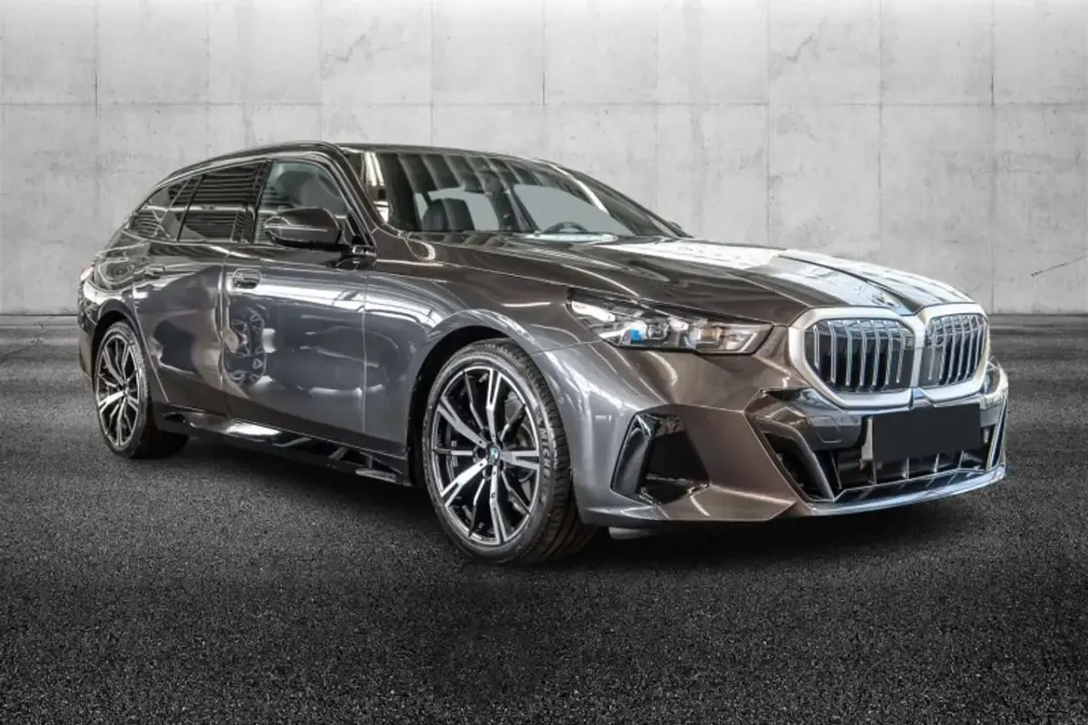 Usata BMW 520 M Sport 197 CV (144 kW) 2025 Grigio Station wagon