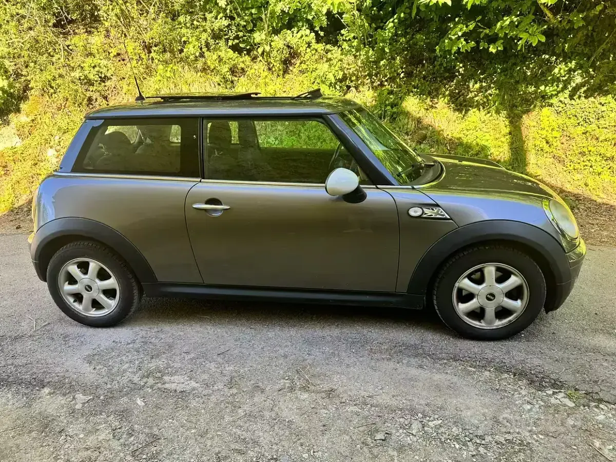 Usata Mini Cooper 75 CV (55 kW) 2010 Grigio Utilitaria