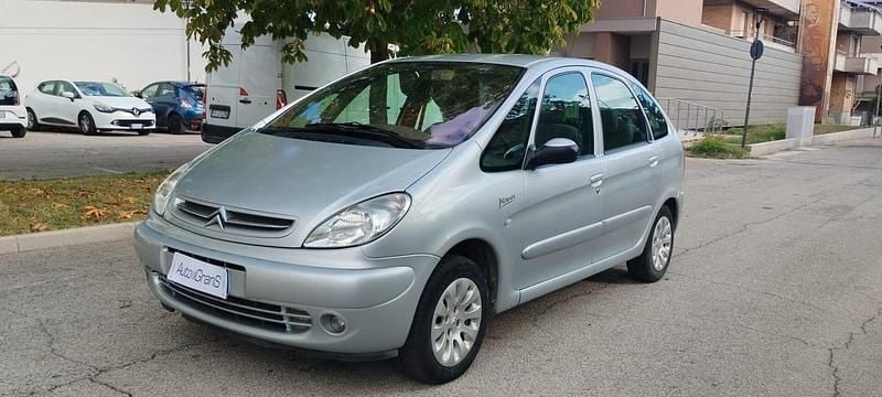 Argento Usata 2003 Citroën Xsara Picasso Elegance Monovolume | 1990 € (Buon prezzo) - Immagine 1/4