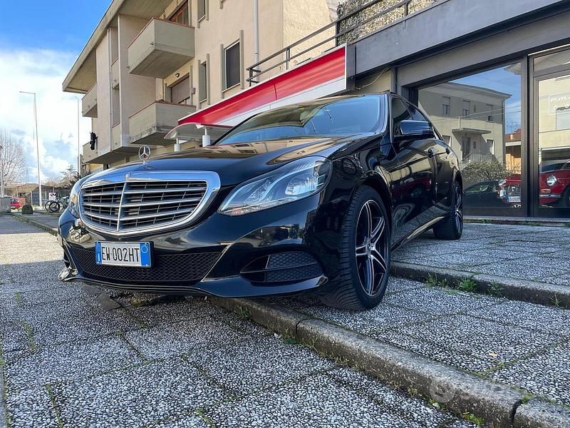 Käytetty Mercedes E200 136 HP (100 kW) 2014 Musta Sedan
