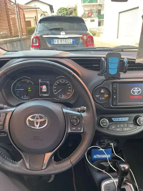 Usata Toyota Yaris Edition 73 CV (53 kW) 2019 Grigio