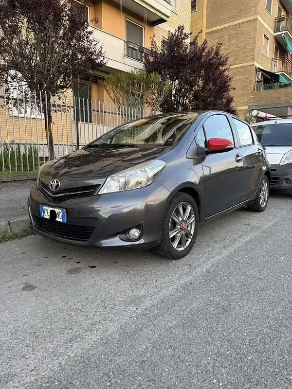 Usata Toyota Yaris Lounge 99 CV (72 kW) 2012 Utilitaria