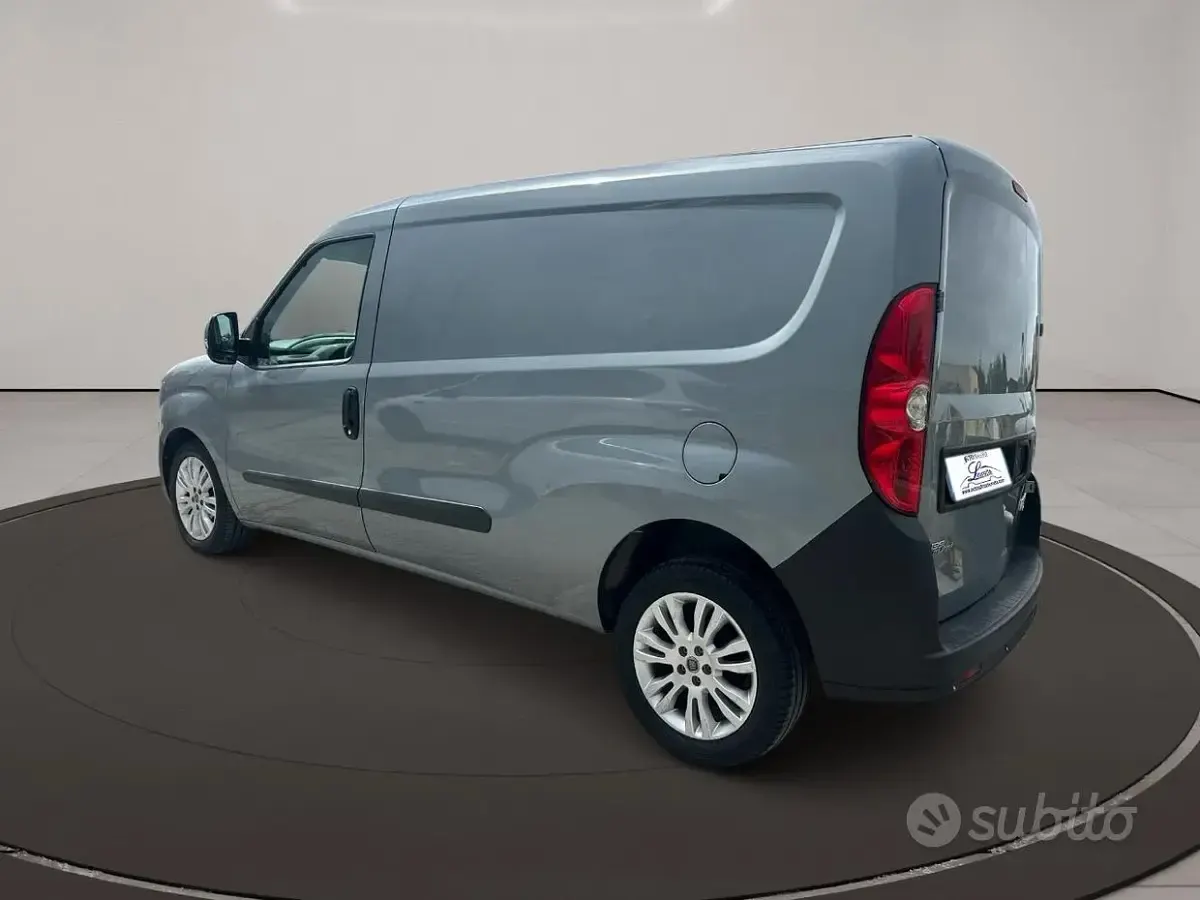 Usata Fiat Doblò 135 CV (99 kW) 2013 Grigio Monovolume
