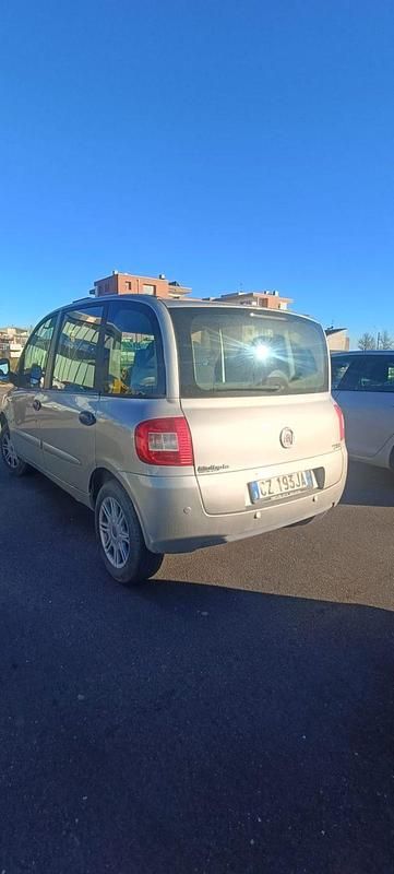 Usata Fiat Multipla Dynamic 103 CV (75 kW) 2005 Grigio Monovolume
