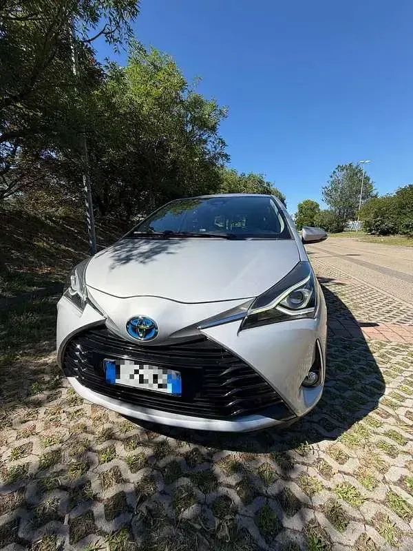 Usata Toyota Yaris Hybrid Active 75 CV (55 kW) 2017 Berlina
