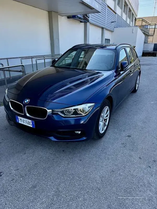 Usata BMW 320 Advantage 190 CV (139 kW) 2017 Bluazzurro Station wagon
