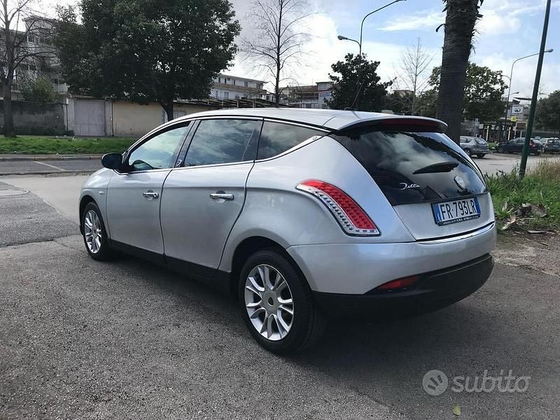Usata Lancia Delta 150 CV (110 kW) 2009 Grigio Utilitaria