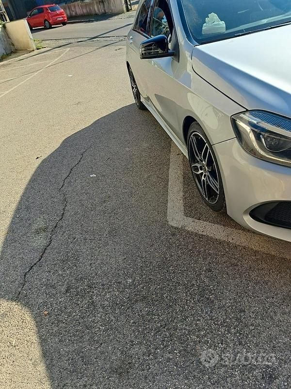 Grigio Usata 2018 Mercedes A180 Berlina | 17.000 € (Super prezzo) - Immagine 1/4