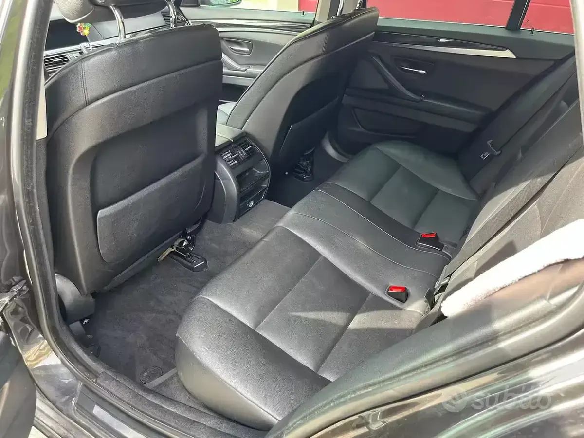 Usata BMW 530 258 CV (189 kW) 2012 Nero Station wagon