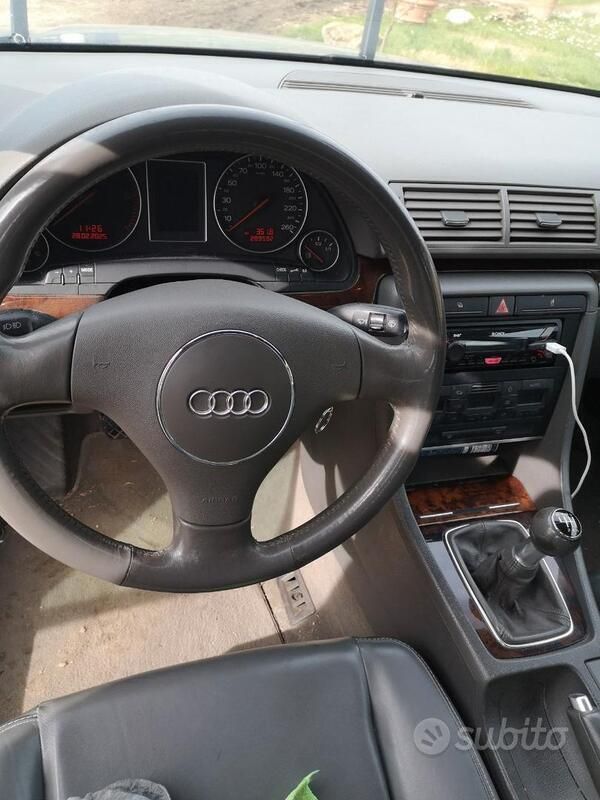Usata Audi A4 Ambiente 180 CV (132 kW) 2001 Argento Berlina
